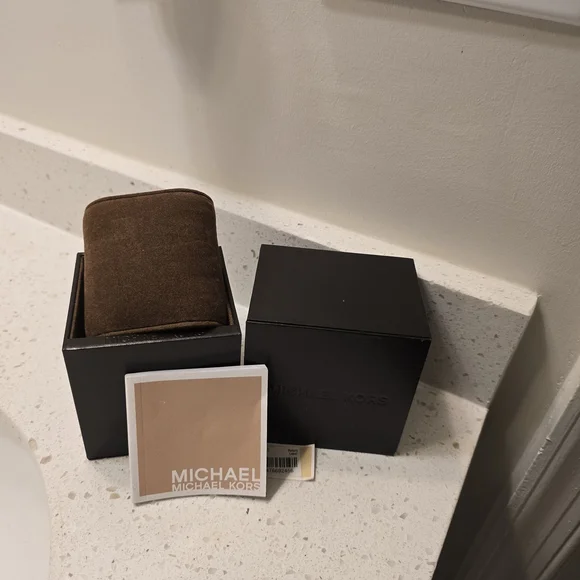 Michael Kors Brown Watch Box - Picture 2 of 5